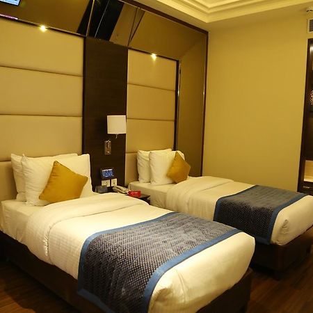 Готель Oyo Premium Panchkula Sector 5 Екстер'єр фото
