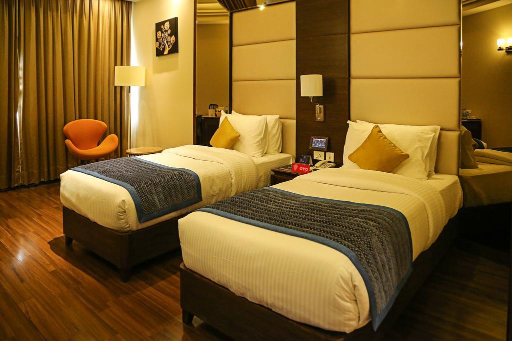 Готель Oyo Premium Panchkula Sector 5 Екстер'єр фото
