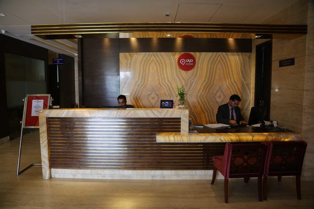Готель Oyo Premium Panchkula Sector 5 Екстер'єр фото