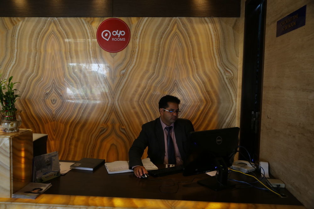 Готель Oyo Premium Panchkula Sector 5 Екстер'єр фото